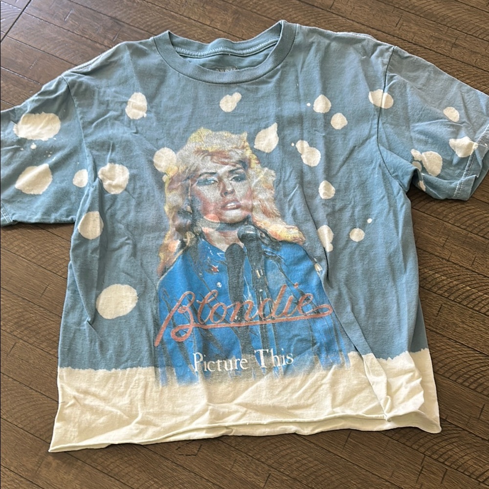 BLONDIE Casual Blue and White Short Sleeve Tee with Graphic Design